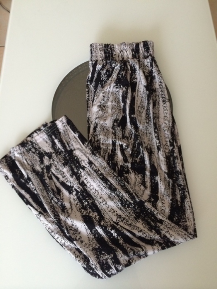 Pantalon fluide blanc et noir taille M/L acheter vendre