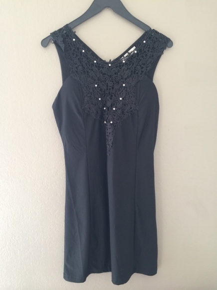 Tunique noire avec dentelle et strass taille M/L neuve acheter vendre