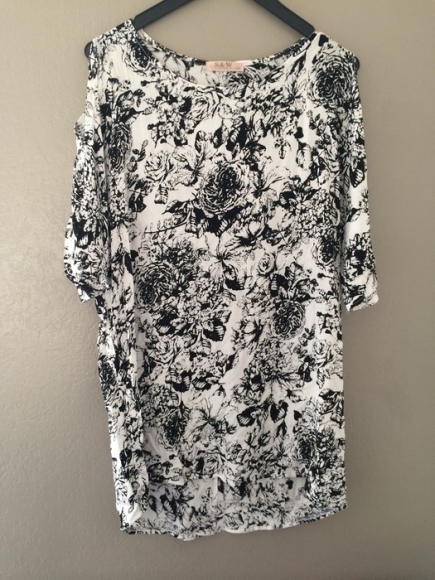 Tunique blanche et noire taille L/XL (taille petit) acheter vendre