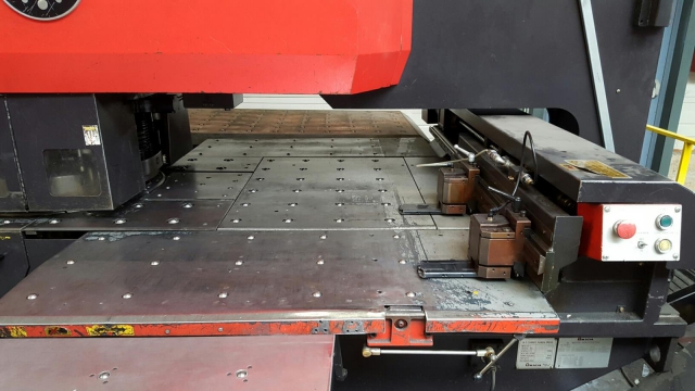 Disponible poinconneuse amada pega acheter vendre