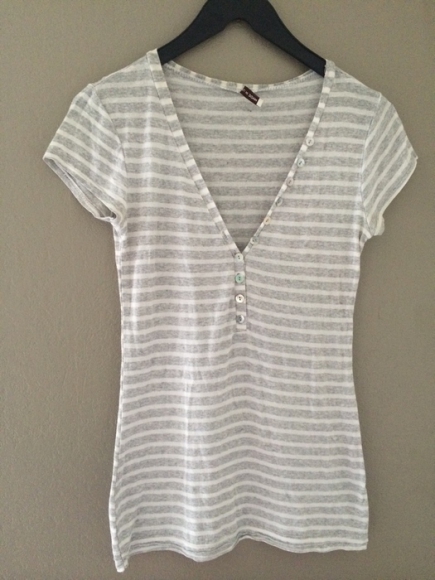 Tee-shirt blanc et gris rayé taille unique acheter vendre