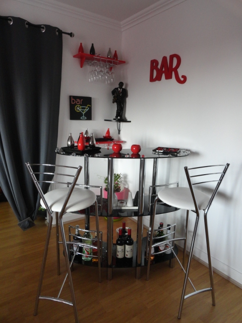 Bar + tabouret + décoration  acheter vendre