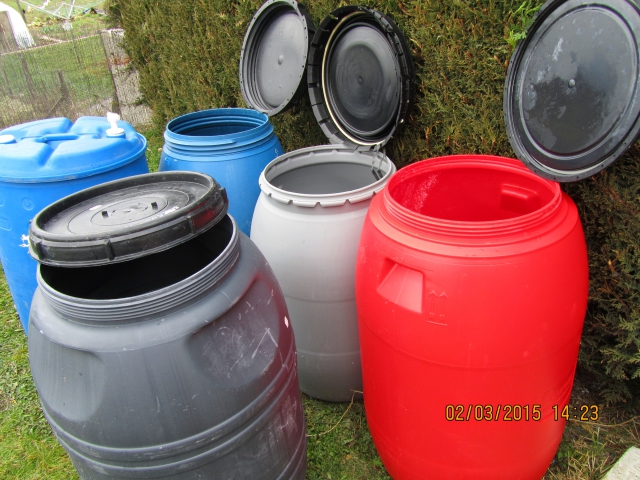 tonneau plastique 220 l alimentaire avec couvercle étanche acheter vendre