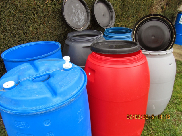 tonneau plastique 220 l alimentaire avec couvercle étanche acheter vendre