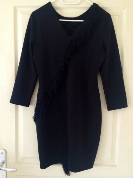 Robe noire avec franges taille L neuve acheter vendre