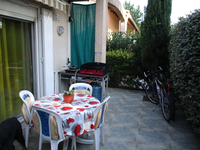 TRES BELLE PETITE MAISON avec de meubles de qualités acheter vendre