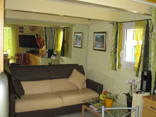 TRES BELLE PETITE MAISON avec de meubles de qualités acheter vendre