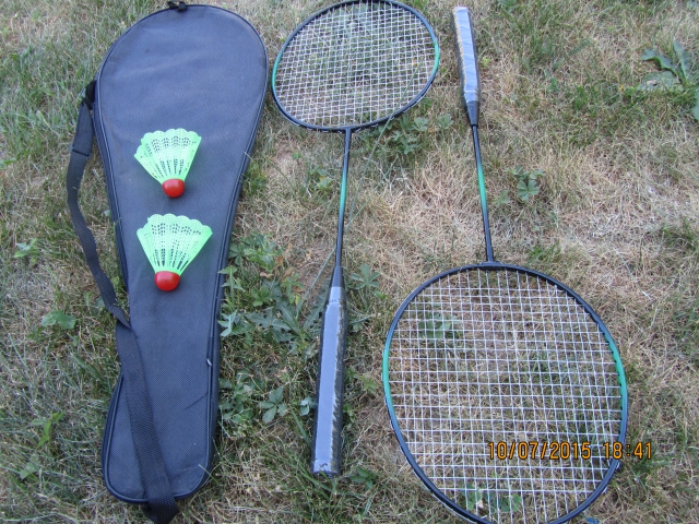 2 raquettes de badminton , 2 volants , housse neuve acheter vendre