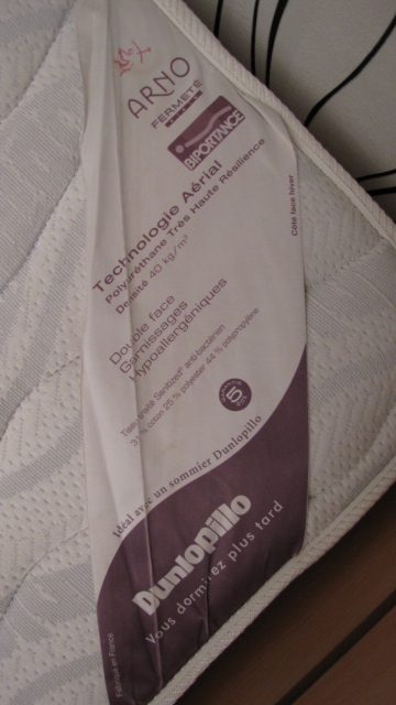  Lit avec matelas, rangement et table de chevet acheter vendre