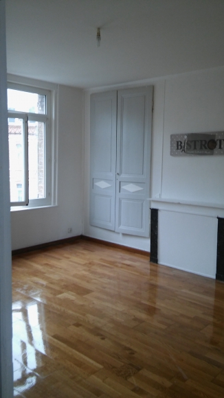 BEL APPARTEMENT PRES CENTRE VILLE ET TRANSPORTS  acheter vendre