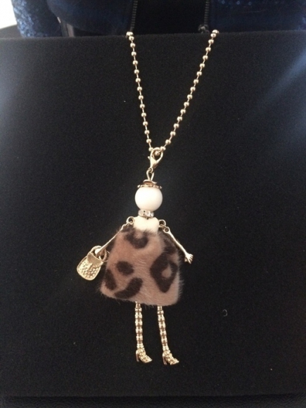 Collier sautoir avec poupée léopard neuf acheter vendre