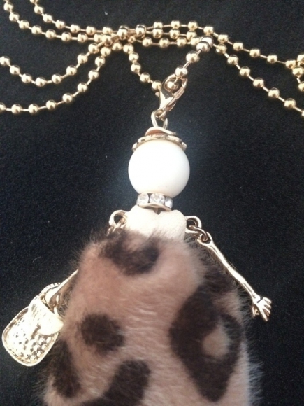 Collier sautoir avec poupée léopard neuf acheter vendre