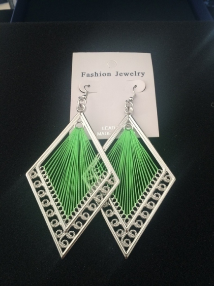 Boucles d'oreilles pendantes argentées et vertes neuves acheter vendre