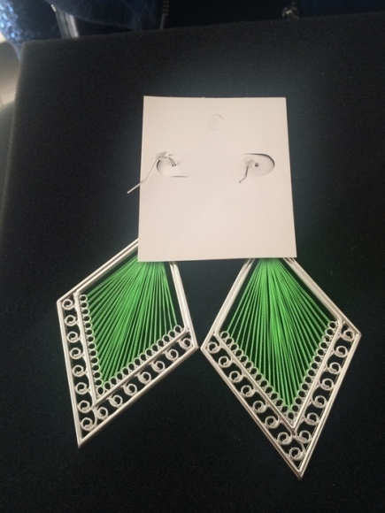 Boucles d'oreilles pendantes argentées et vertes neuves acheter vendre