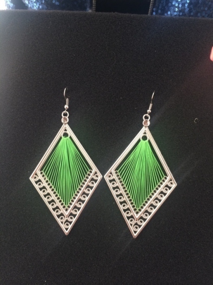 Boucles d'oreilles pendantes argentées et vertes neuves acheter vendre