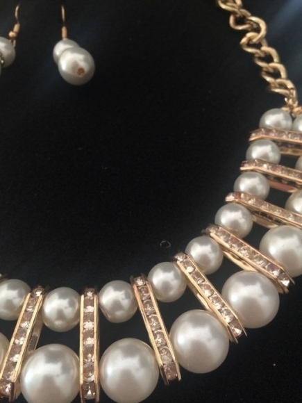 Parure avec perles nacrées neuve acheter vendre