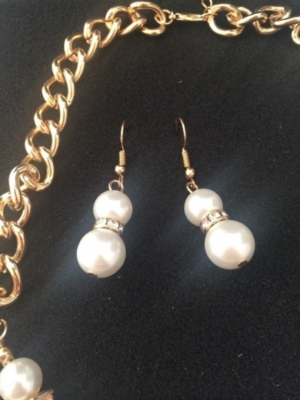 Parure avec perles nacrées neuve acheter vendre