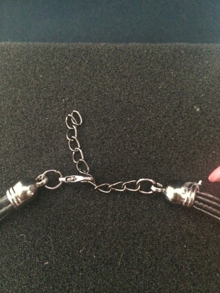 Collier noir très chic neuf acheter vendre