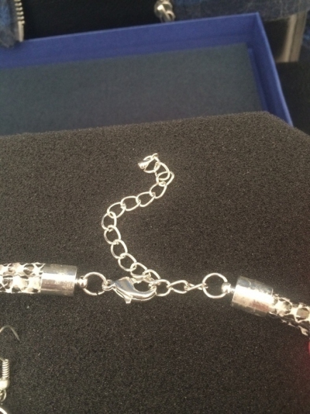 Parure noire et argentée neuve acheter vendre