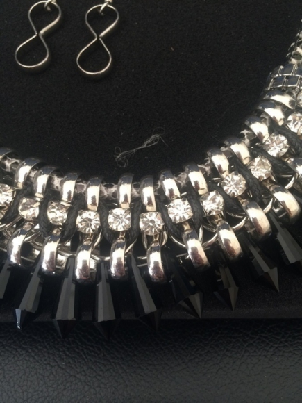 Parure noire et argentée neuve acheter vendre