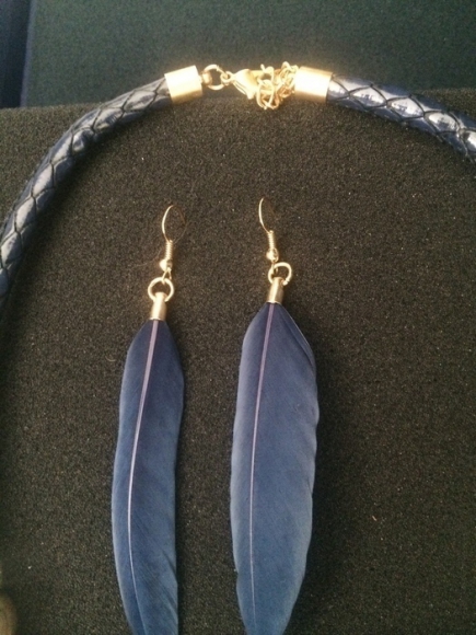 Parure collier bleu et doré avec plumes neuf acheter vendre