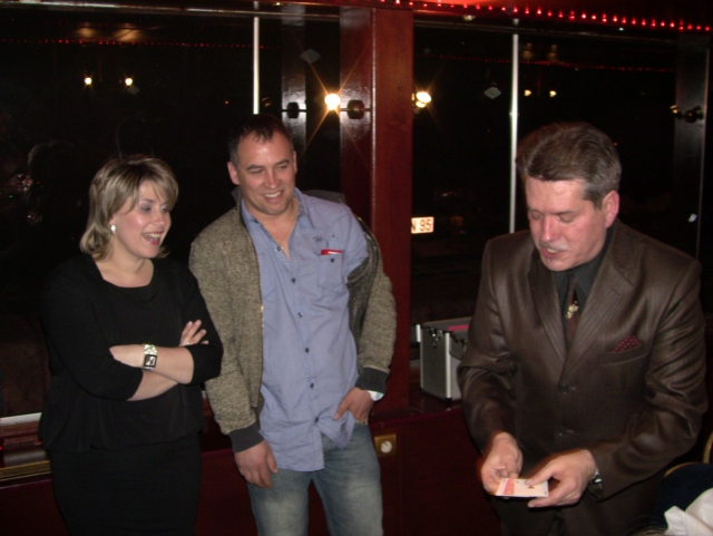 Spectacle de magie en close-up et cours de magie à réserver. acheter vendre