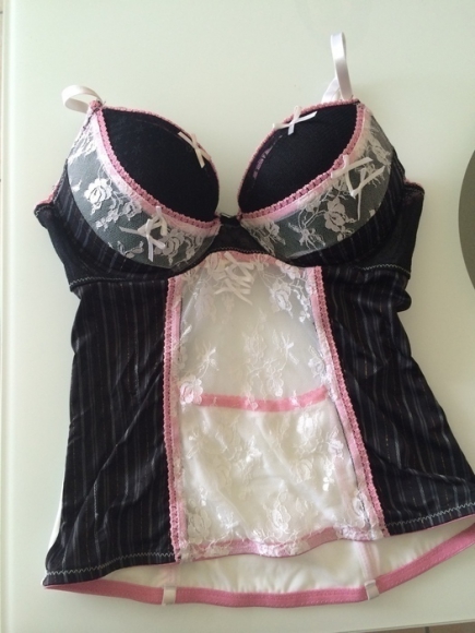 Guêpière rose blanche et noire 90C neuve acheter vendre