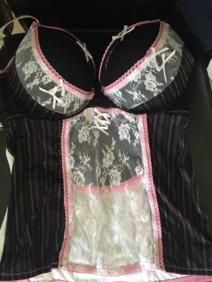 Guêpière rose blanche et noire 90C neuve acheter vendre