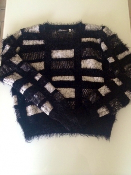 Pull court tout doux noir et blanc taille unique acheter vendre