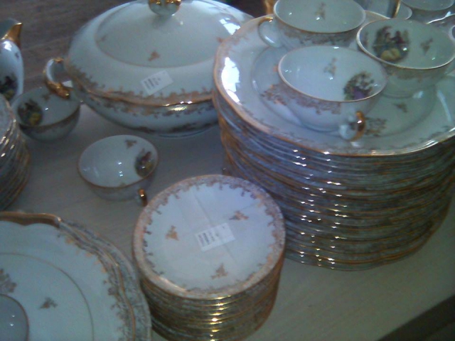 Service porcelaine complet. Royan acheter vendre