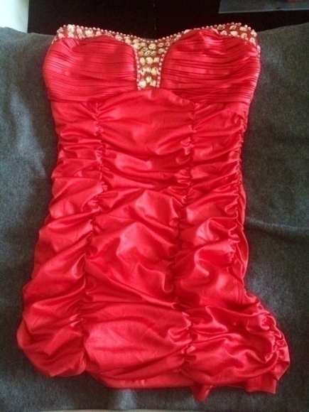 Robe rouge de soirée taille unique comme neuve acheter vendre