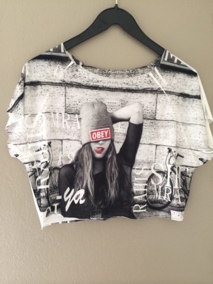 Crop top blanc et gris avec imprimé taille unique acheter vendre