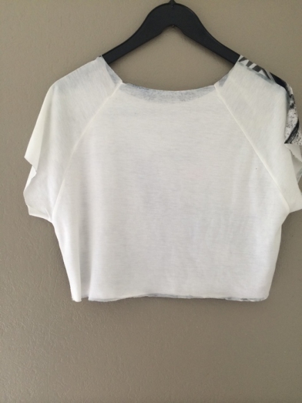 Crop top blanc et gris avec imprimé taille unique acheter vendre