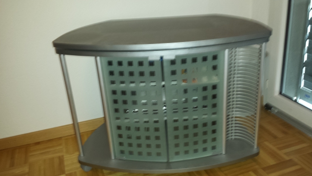 Meuble sur roulette pour TV, DVD, CD, etc acheter vendre