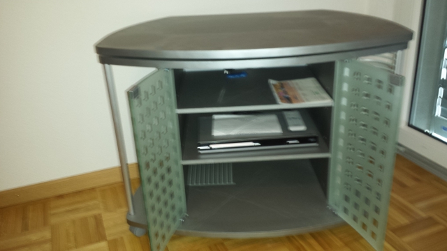 Meuble sur roulette pour TV, DVD, CD, etc acheter vendre