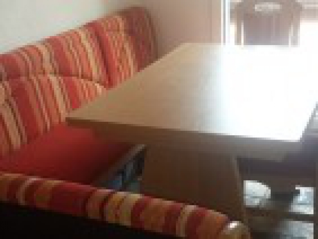 Carnotzet+table+2chaises+tapis assortit acheter vendre