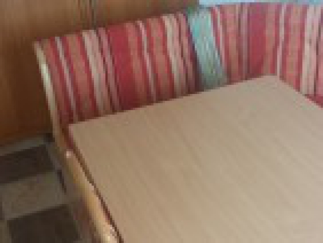 Carnotzet+table+2chaises+tapis assortit acheter vendre
