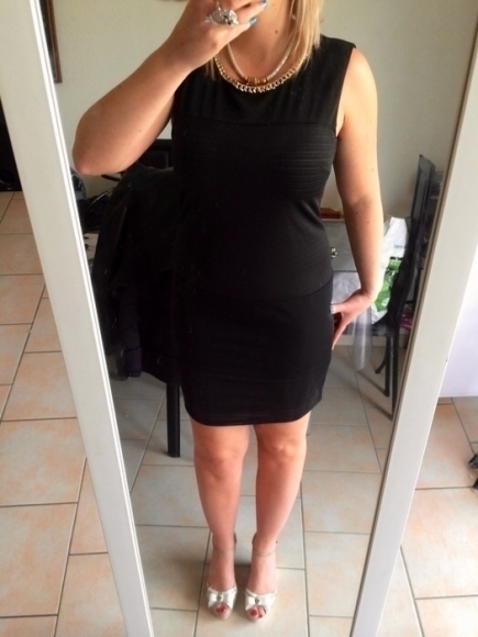 Robe noire et dorée taille M neuve acheter vendre