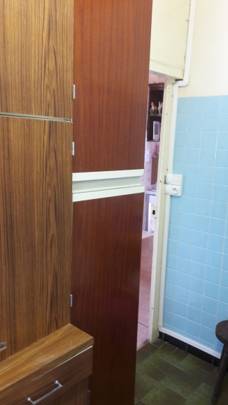 meubles en formica, armoire 3 portes, collections de livres, fauteuil coquille acheter vendre