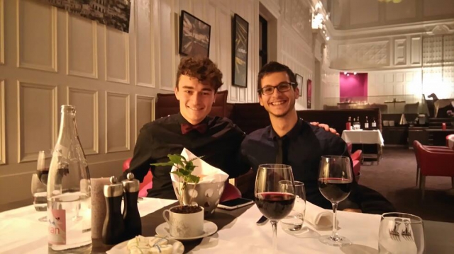 Pianiste du Radisson Blu propose des cours de piano acheter vendre