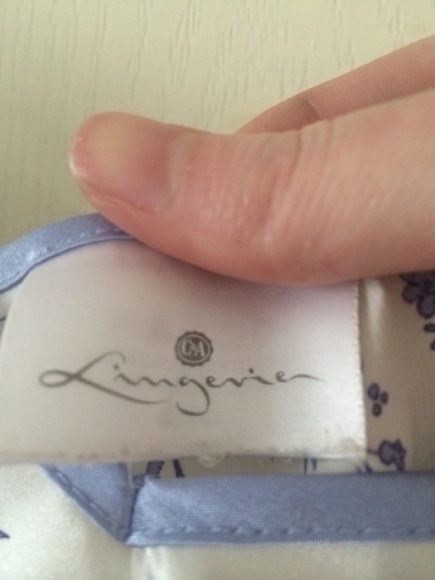 Nuisette satinée blanche et bleue C&A taille XS acheter vendre