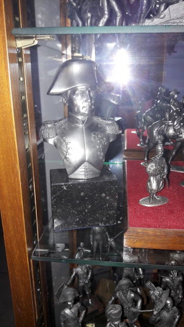 Figurines 1er Empire avec vitrine acheter vendre
