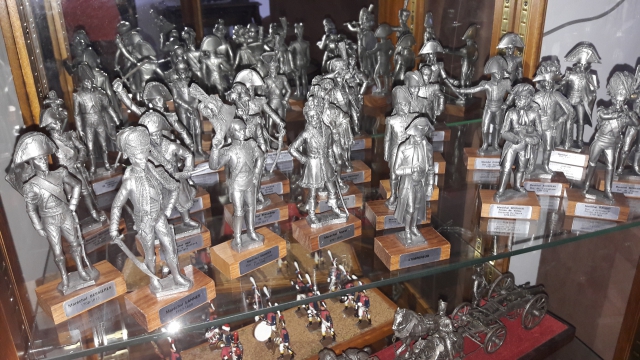 Figurines 1er Empire avec vitrine acheter vendre