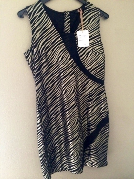 A SAISIR - Robe noire et dorée taille M/L neuve acheter vendre