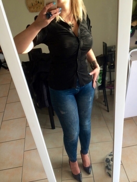 Chemisier noir manches courtes taille 1 acheter vendre