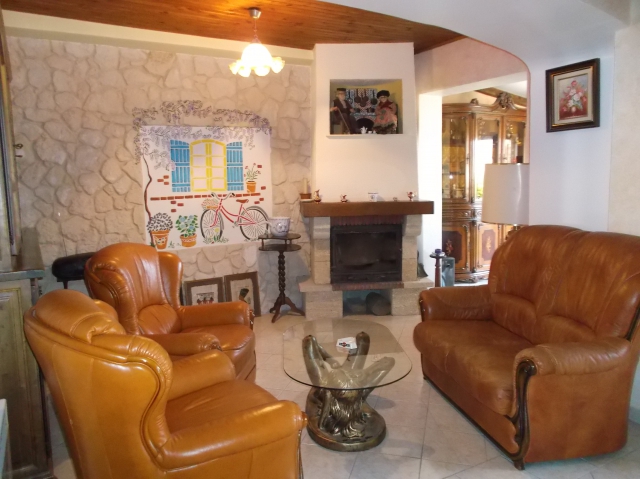 Local commercial- plus appartement. acheter vendre