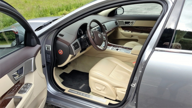 JAGUAR XF BVA 3.0 V6 TDI  LIMITED EDITION ETAT NEUF (ET C'EST VRAI!)  PREMIERE MAIN C.T. 0-0  acheter vendre