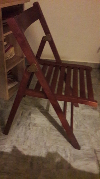 CAUSE DEPART VENDS 2 MEUBLES RANGEMENTS ROULANTS- 3 CHAISES EN BOIS SOLIDES PLIANTES acheter vendre