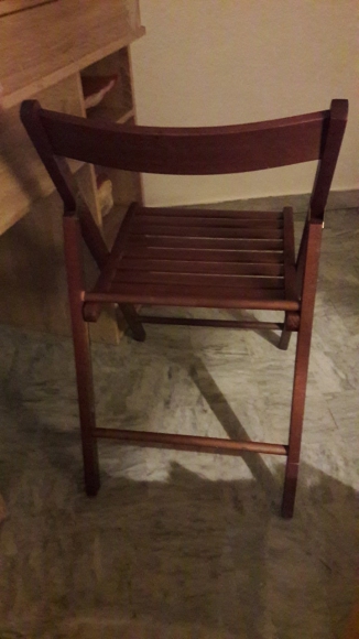 CAUSE DEPART VENDS 2 MEUBLES RANGEMENTS ROULANTS- 3 CHAISES EN BOIS SOLIDES PLIANTES acheter vendre