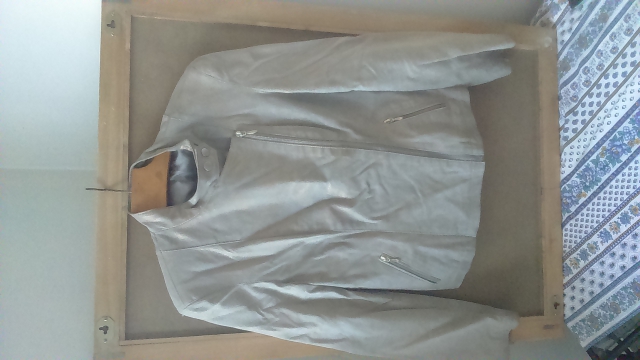 STOPAFFAIREVETEMENTS FEMMES NEUFS/TBE 38/44-CHAUSSURES TAILLE 39. SACS A MAINS GUES... acheter vendre